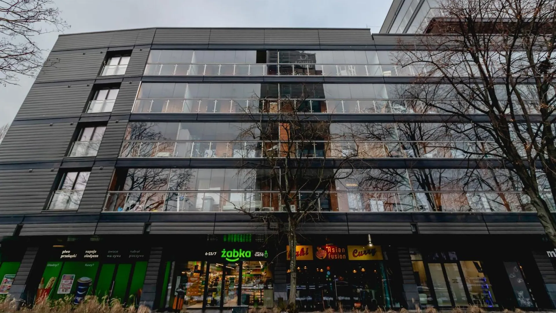 Urban Chic - City Center - Luxury Warsaw Stays - Towarowaab Street